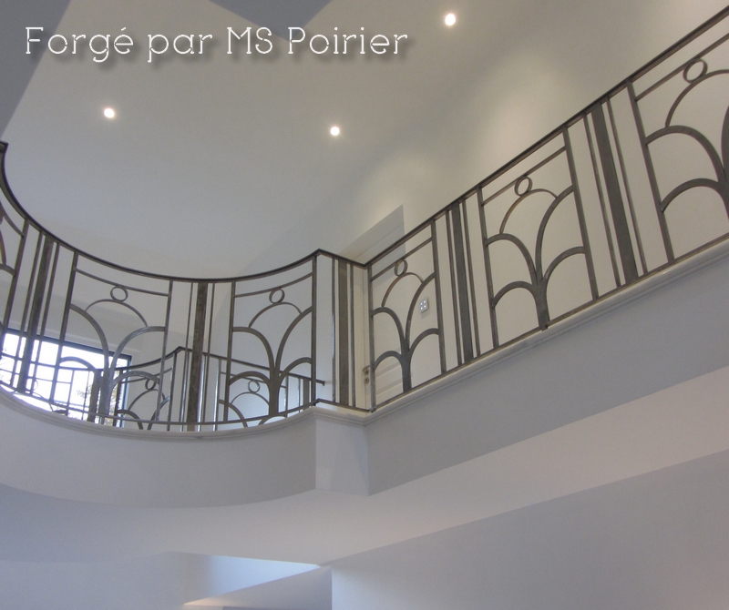 Garde-corps Art d&eacute;co sur coursive, finition fer blanc cir&eacute;